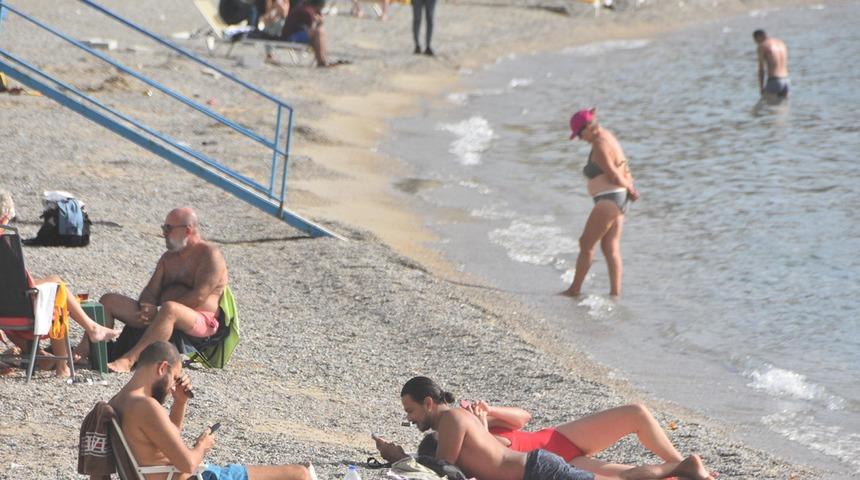 Kasım ayında deniz keyfi! Bodrum'da plajlara akın ettiler