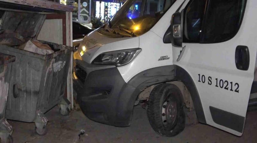 Balıkesir&rsquo;den &ccedil;aldığı servis aracını Bursa&rsquo;da bırakıp ka&ccedil;tı