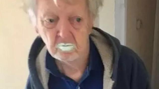 Kendisini yoğurt uzmanı olarak tanıtıyordu! Yarım fıçı boyayı yoğurt sanan yaşlı adam 91 yaşında hayatını kaybetti