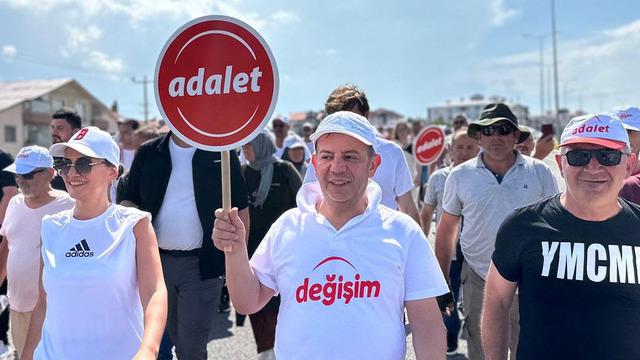'Yüzde 99 ihtimalle...' diyerek açıkladı! Özgür Özel'le söylediği o cümle... Bolu Belediye Başkanı Tanju Özcan CHP'ye geri dönecek mi?