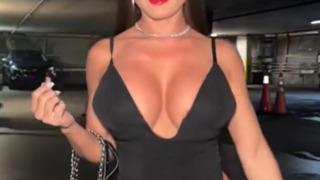 Sosyal medya fenomeni Francia James pizzacıya yaptığı sürprizle viral oldu! Kapıyı tamamen üstsüz açınca şaşırttı