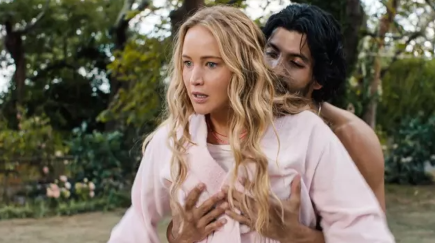 Jennifer Lawrence'ın "No Hard Feelings (Büyü de Gel) " filmindeki çıplak dövüş sahnesi olay oldu! Sosyal medyanın gündemine yerleşti