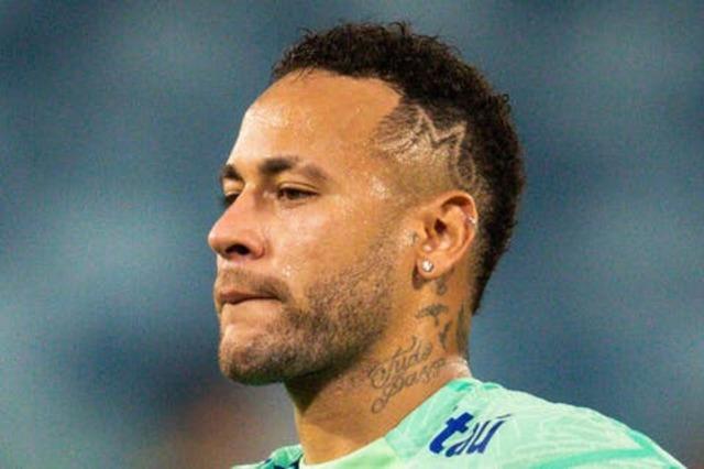 neymar-lache-40-000-euros-par-mois-pour-voir-sa-fille-icon_sipausa_48924865-367682