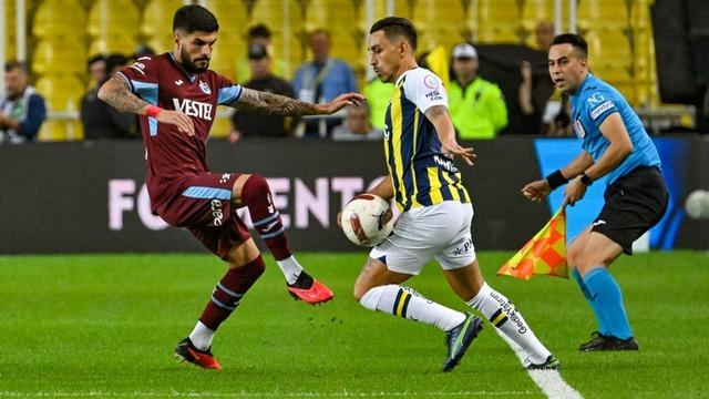 Tecrübeli hakem Mete Kalkavan'ın Fenerbahçe-Trabzonspor maçında aldığı ceza sonrası düdük astığı iddia edildi!
