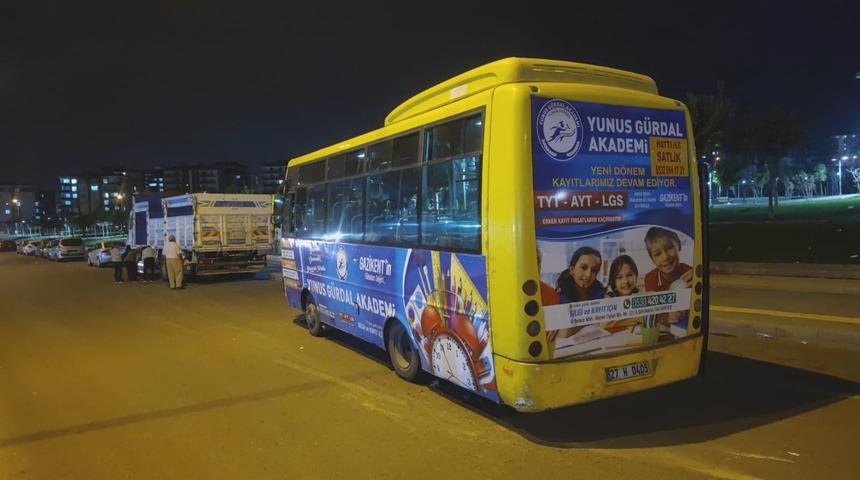 Gaziantep'te park halindeki kamyona çarpan otobüsteki 5 kişi yaralandı