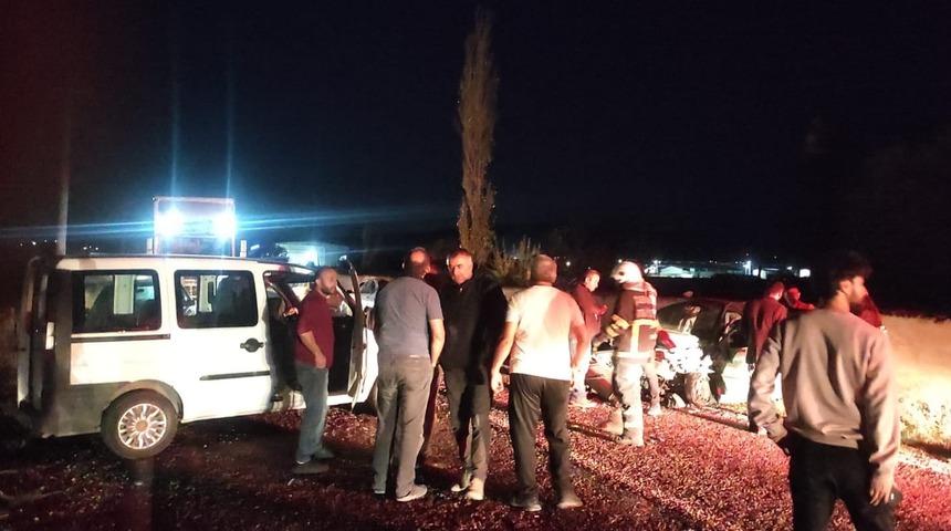 Çorum'da çarpışan 3 araçtaki 4 kişi yaralandı