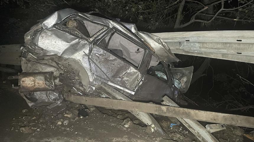 Bursa'da kamyon ile otomobil çarpıştı, 1 kişi öldü, 2 kişi ağır yaralandı