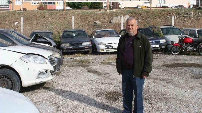 Çürümeye terk edilmiş araçlar gün yüzüne çıkıyor