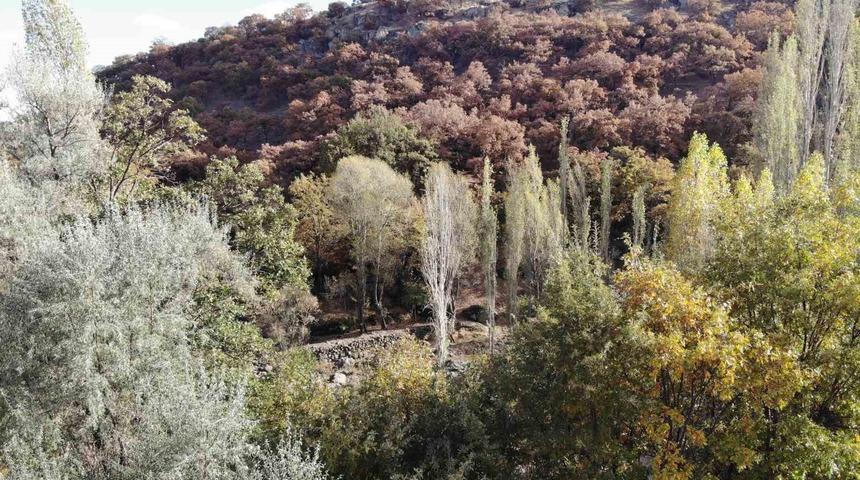 Afyonkarahisar&rsquo;daki sonbahar manzaraları dron ile havadan g&ouml;r&uuml;nt&uuml;lendi