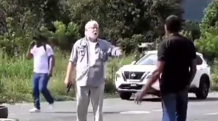 Silahını çıkarıp, yolu kapatan çevreci iklim aktivistlerini vurdu! Panama'daki cinayet anı kamerada G1