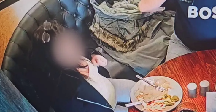 Tabak tabak yemek yedi! Hesabı ödememek için kendi saçını kopartıp tabağa koydu... "Tabağımdan saç çıktı" diyerek isyan etti G2