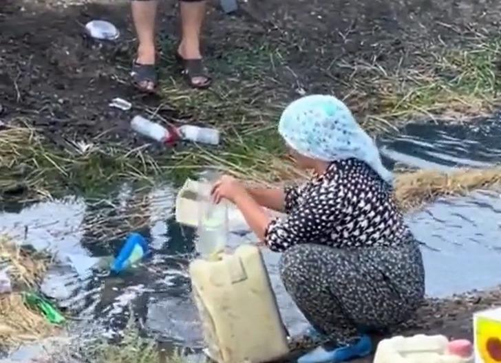 Dökülen akaryakıtı poşetlere, bidonlara doldurdular! Yer: Şırnak... Sosyal medya TIR kazası sonrası şaşkına çeviren görüntüleri konuşuyor G1