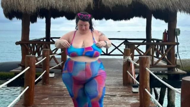 Büyük beden gezgin olduğunu söyledi! Uçak koltuklarının boyutuna isyan etti... Daha büyük olması gerekiyor