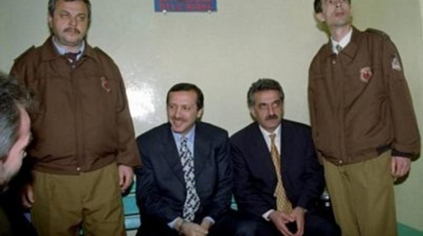 Cumhurbaşkanı Erdoğan'ın başdanışmanından 'yargı' paylaşımı! Erdoğan'ın cezaevine girdiği dönemi hatırlattı