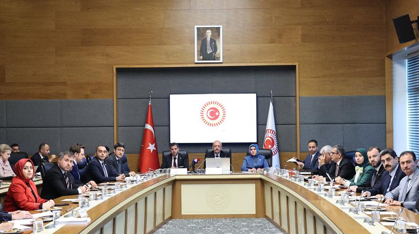 'Yaş sınırları...' Evlenecek çiftlere 2 yıl ödemesiz kredide yeni gelişme! Aile ve Gençlik Fonu teklifi komisyondan geçti