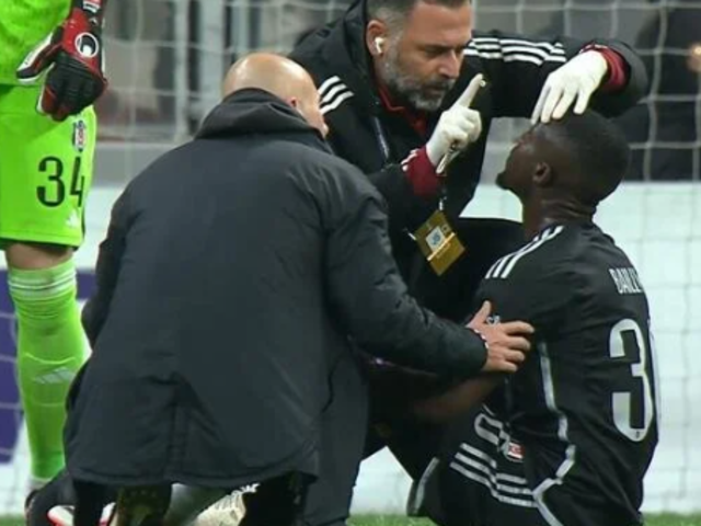 SON DAKİKA: Beşiktaş'ta Aboubakar'ın ardından bir sakatlık şoku daha! Eric Bailly kafasına gelen top sonrası oyuna devam edemedi