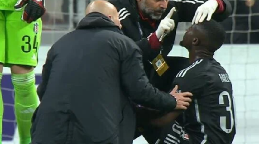 SON DAKİKA: Beşiktaş'ta Aboubakar'ın ardından bir sakatlık şoku daha! Eric Bailly kafasına gelen top sonrası oyuna devam edemedi