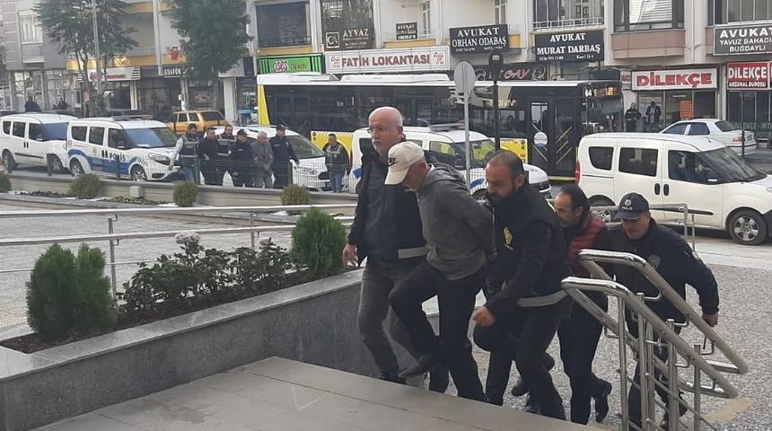 &Ccedil;orum&rsquo;da fuhuş operasyonunda g&ouml;zaltına alınanlardan 3'&uuml; tutuklandı