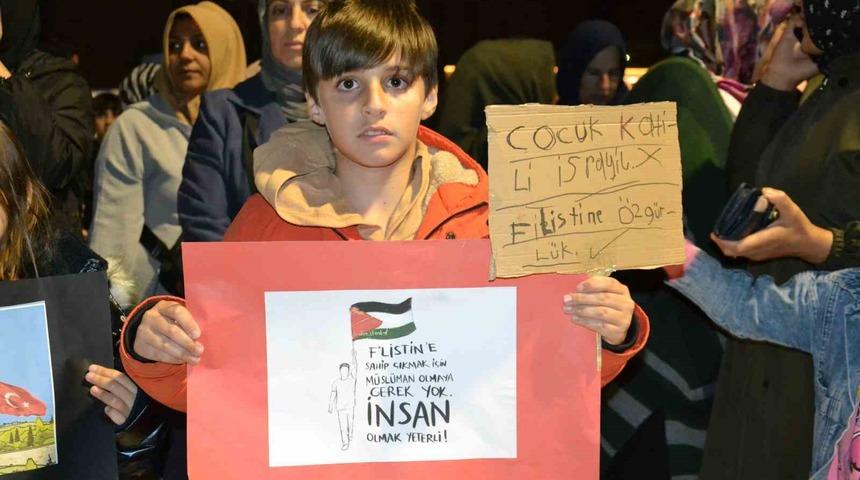 Keşan’da İsrail protesto edilirken İsrail ürünlerinin boykot edilmesi çağrısı yapıldı