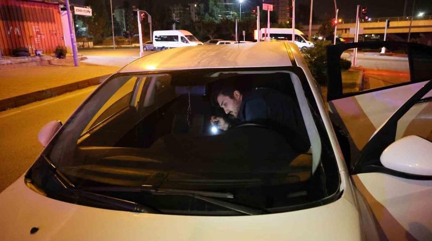 H&uuml;k&uuml;ml&uuml;, polisi ezip ka&ccedil;mak istedi, polisler aracın lastiklerine ateş edip yakaladı