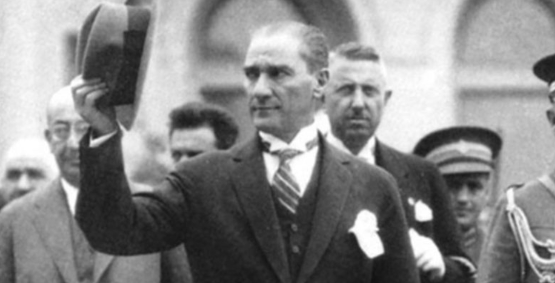 10 Kasım manşetleri: Mustafa Kemal Atat&uuml;rk'&uuml;n vefatı d&uuml;nya basınına b&ouml;yle yansımıştı! &Ouml;vg&uuml; ve h&uuml;z&uuml;n dolu başlıklar bir arada