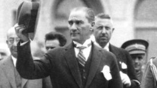 10 Kasım manşetleri: Mustafa Kemal Atatürk'ün vefatı dünya basınına böyle yansımıştı! Övgü ve hüzün dolu başlıklar bir arada