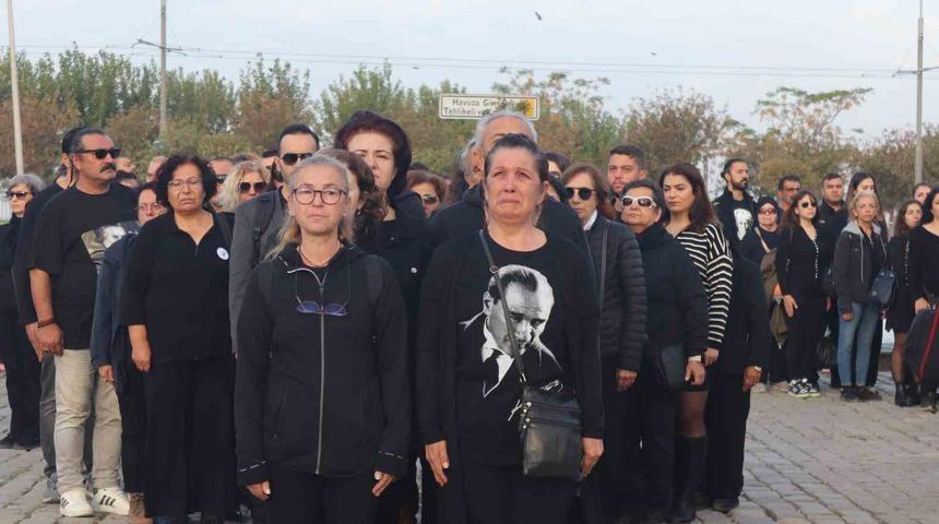 İzmir’de hayat durdu: "7’den 77’ye izindeyiz" koreografisi