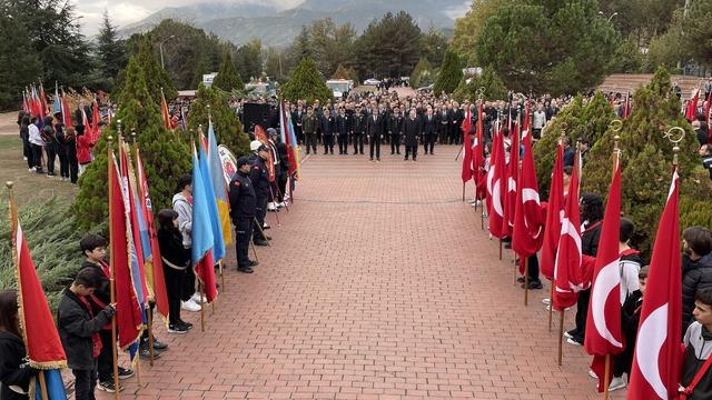 Büyük Önder Atatürk'ü anıyoruz