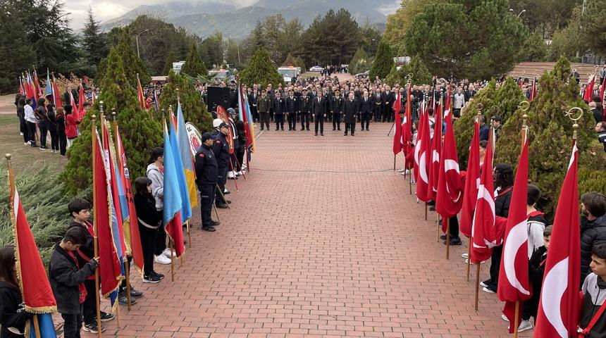 Büyük Önder Atatürk'ü anıyoruz