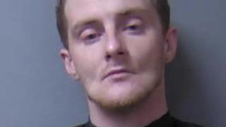 13 yaşındaki kızın odasına zorla girerek tecavüz etti! Sessiz kalması için bıçakla fotoğraf göndererek tehdit etti