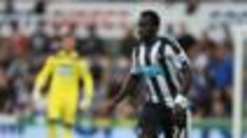Antremanda yere yığılan futbolcu Cheick Tiote hayatını kaybetti