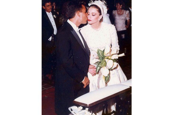 Sofia Vergara, sahilde bol bol güneşlendi G1