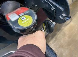 SON DAKİKA: Motorin fiyatları bir ileri bir geri! Petrol 80 doların altına indi: Akaryakıta 1,50 TL indirim gözüktü (11 Kasım 2023 Cumartesi güncel benzin-mazot fiyatı)