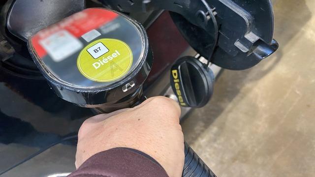 SON DAKİKA: Motorin fiyatları bir ileri bir geri! Petrol 80 doların altına indi: Akaryakıta 1,50 TL indirim gözüktü (11 Kasım 2023 Cumartesi güncel benzin-mazot fiyatı)