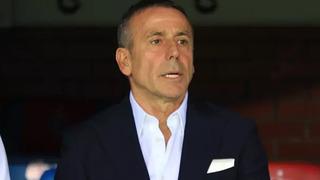 Abdullah Avcı'dan canlı yayında beklenmedik hareket! Oyuncusunu yerden yere vurdu