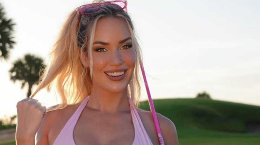 Sosyal medya fenomeni Paige Spiranac'ın süper minisi limitte kaldı! Kalçasının görünmesine aldırış etmeden şov yaptı