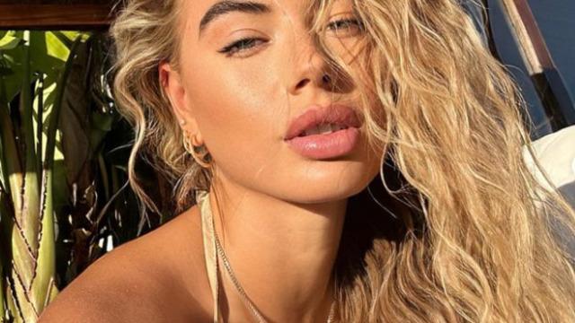 Sosyal medya fenomeni Arabella Chi plaj tarzıyla nefesleri kesti! İçine hiçbir şey giyinmeyince frikik verdi... Müdahale gecikmedi