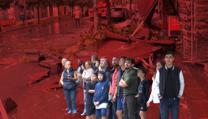 Peş peşe uyarıların ardından İstanbul’da çatılar uçtu! Cadde trafiğe kapatıldı: Binalar yıkılıyor zannettik