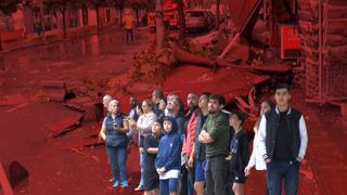 Peş peşe uyarıların ardından İstanbul'da çatılar uçtu! Cadde trafiğe kapatıldı: Binalar yıkılıyor zannettik