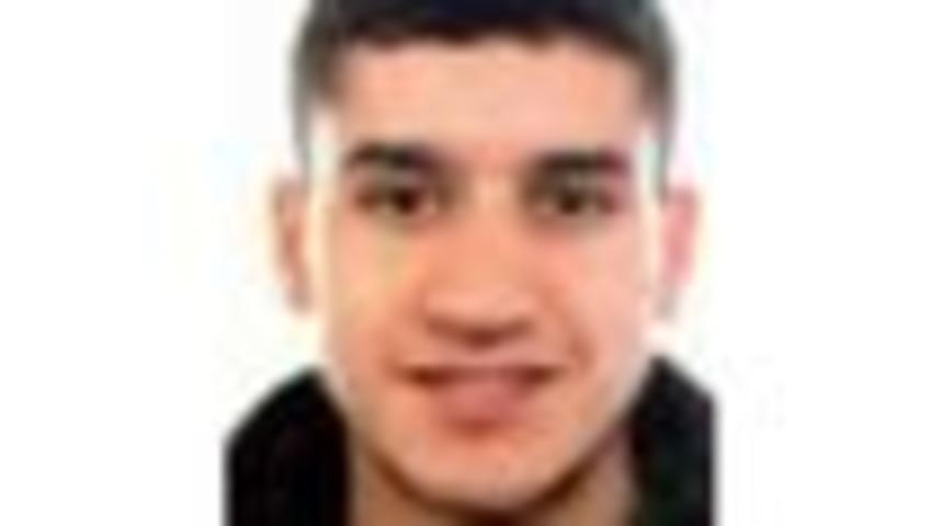 İspanya polisi saldırılarla ilgili &uuml;&ccedil; zanlıyı arıyor