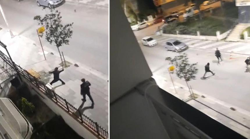 Büyükçekmece'de şok! Elinde pala ile yoldan geçenlere saldırdı