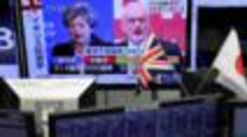 Sterlin sandık &ccedil;ıkış anket sonu&ccedil;larıyla d&uuml;şt&uuml;