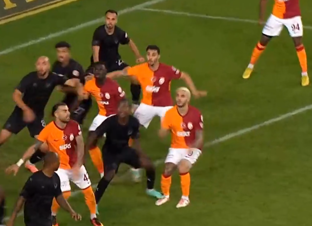 Mauro Icardi &ccedil;ılgına d&ouml;nm&uuml;şt&uuml;! Hatayspor Galatasaray ma&ccedil;ının uzatma dakikalarında yaşanan pozisyon penaltı mı? Eski hakemler yorumladı