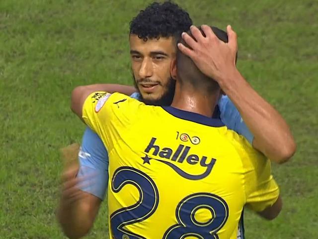 Adana Demirspor - Fenerbahçe maçının sonunda Belhanda ile Bartuğ Elmaz'ın buluşması sosyal medyada gündem oldu