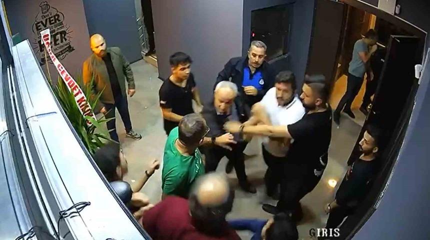 Alkoll&uuml; mekanda &ccedil;ıkan kavgada polis ve gazeteci darp edildi