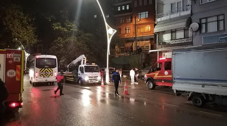 Kocaeli'de yolda meydana gelen &ccedil;&ouml;kme nedeniyle 3 bina tedbiren boşaltıldı