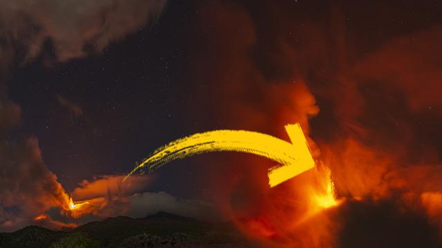Kilometrelerce uzaklıktan görülüyor, uçaklar için kırmızı kodlu uyarı! Etna yeniden faaliyete geçti