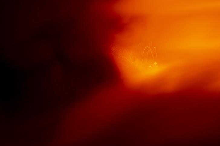 Kilometrelerce uzaklıktan görülüyor, uçaklar için kırmızı kodlu uyarı! Etna yeniden faaliyete geçti G4