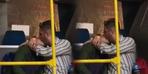 Belediye otobüsünde öpüşme sosyal medyanın diline düştü! 