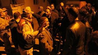 9 yaşındaki kız çocuğuna taciz iddiası ortalığı karıştırdı! Ellerinde sopalarla sokağa döküldüler